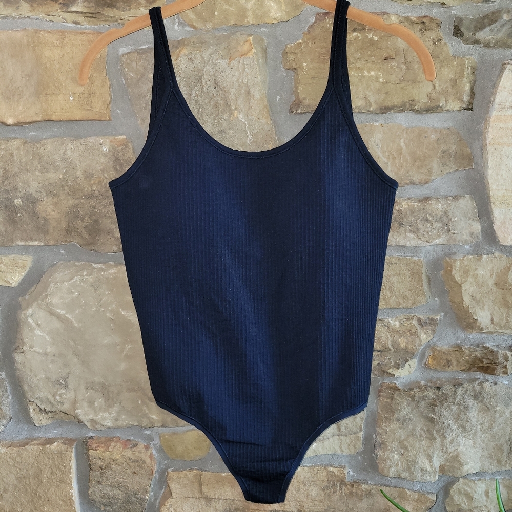 Lululemon Ebb to Street Thong Bodysuit 6 Light Support B/C Cups True Navy